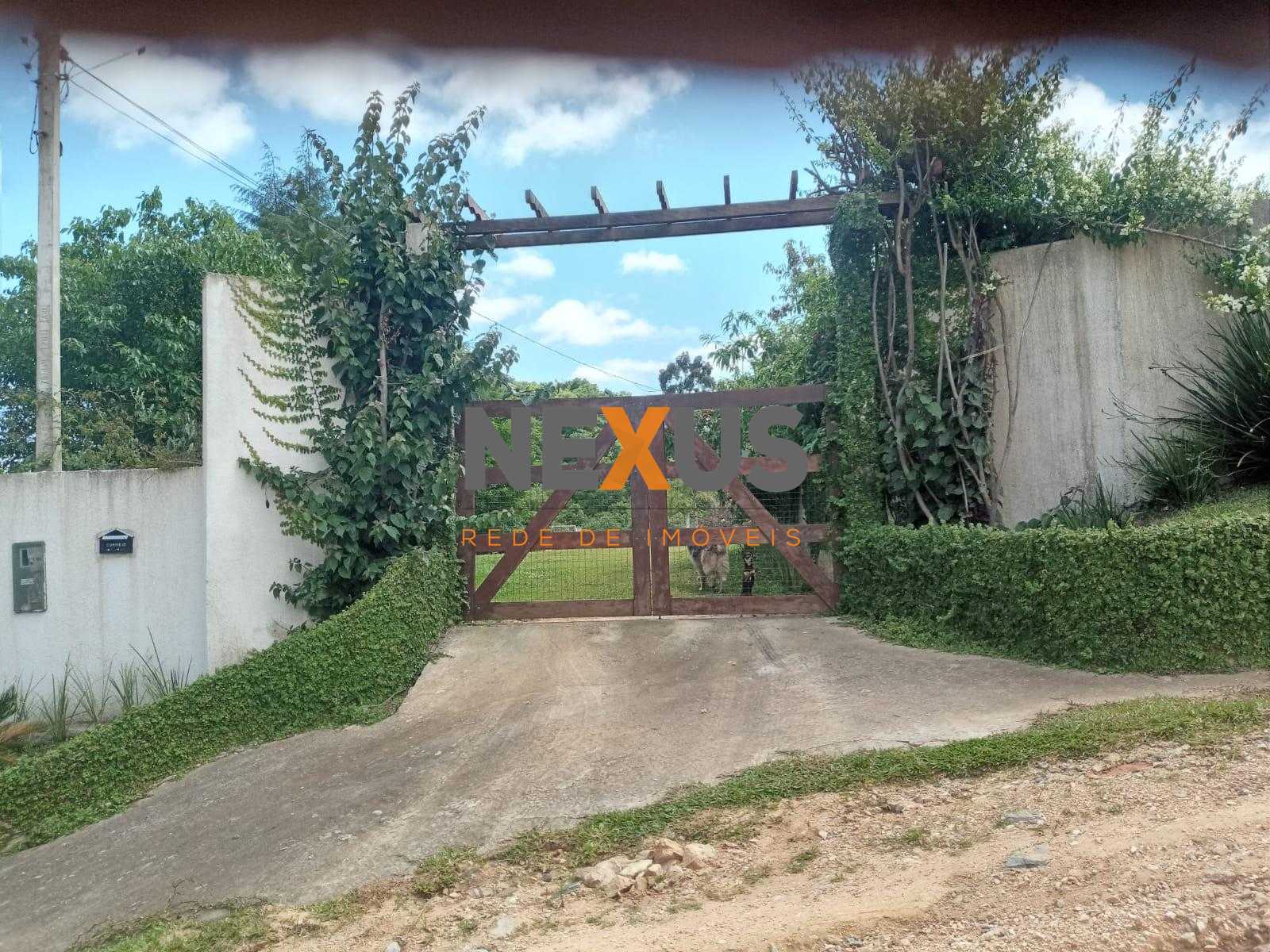 Chácara 7.000 m  com pomar, bosque e córrego  4 km do centro, ...