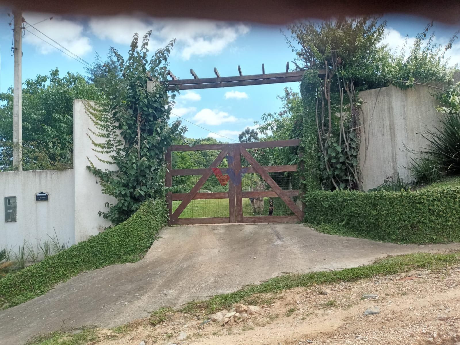 Chácara 7.000 m  com pomar, bosque e córrego  4 km do centro, ...