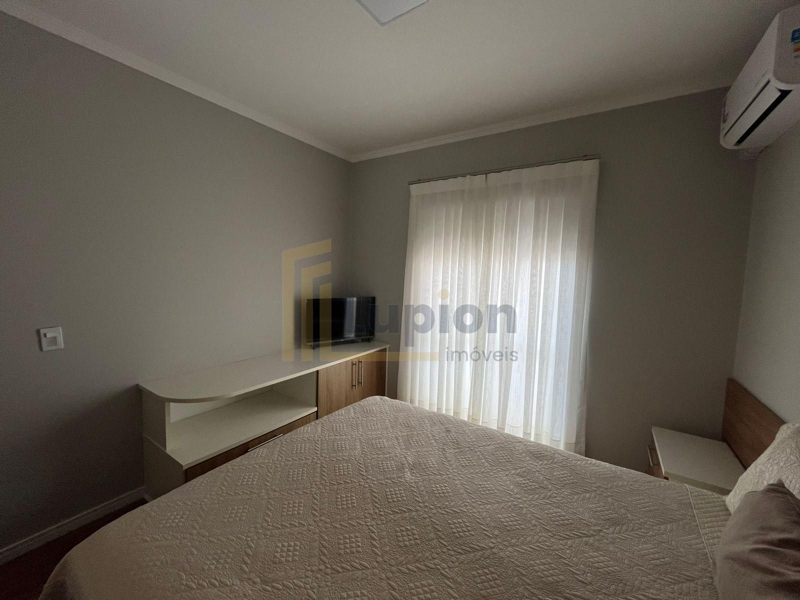 Sobrado à venda no Novo Mundo | 3 quartos, suíte, churrasqueir...