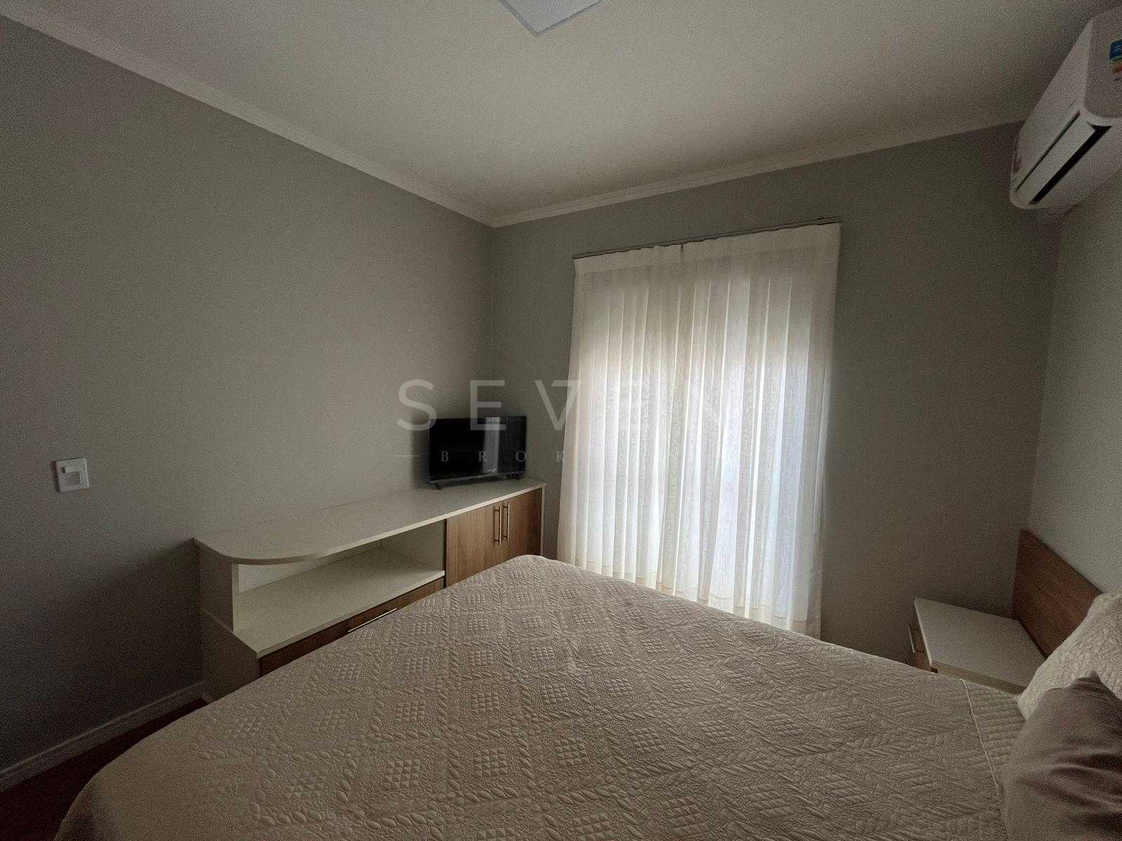 Sobrado à venda no Novo Mundo | 3 quartos, suíte, churrasqueir...