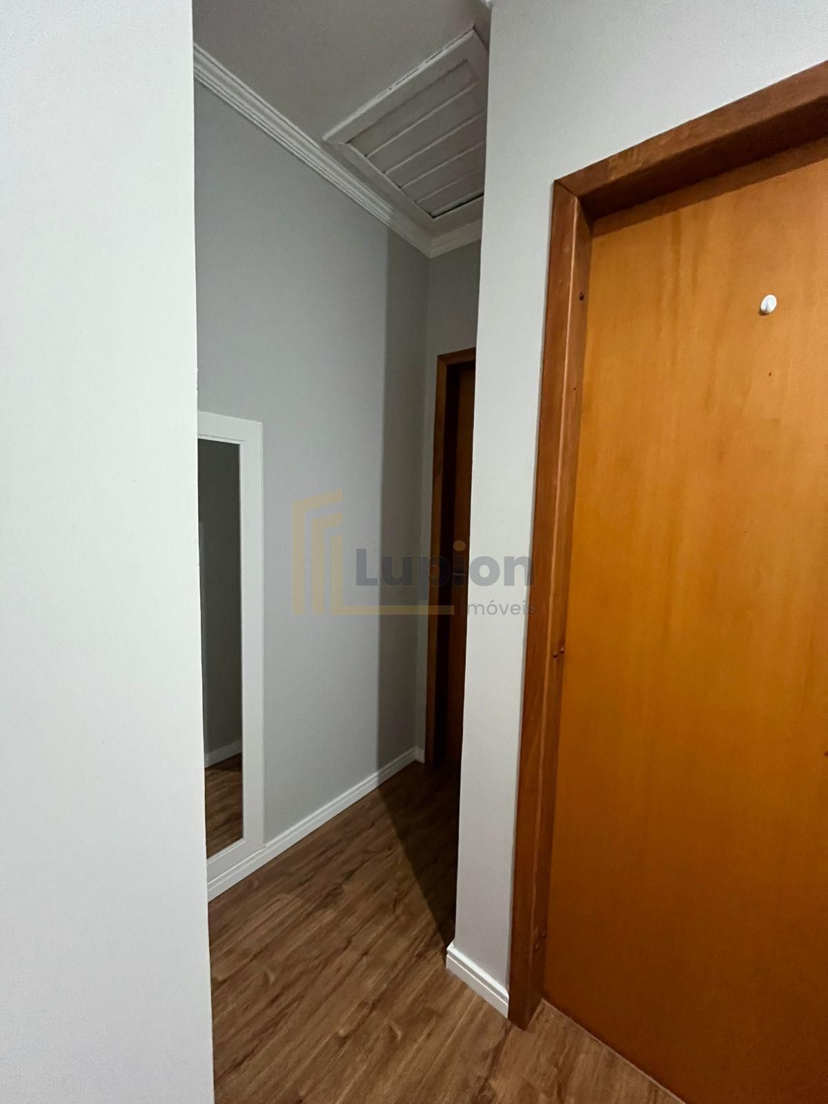 Sobrado à venda no Novo Mundo | 3 quartos, suíte, churrasqueir...