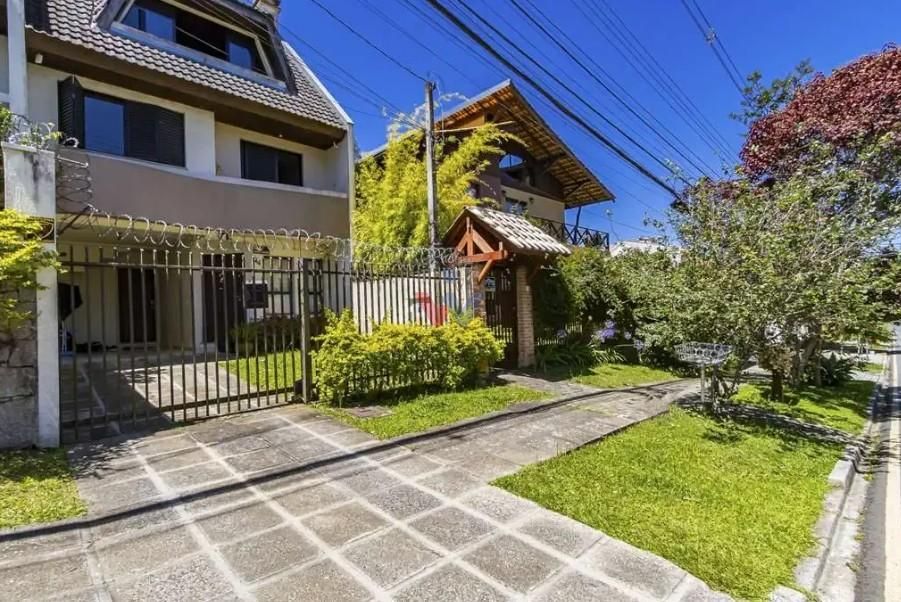 Sobrado Triplex no Mercês | 3 Quartos, Suíte com Hidro, Ático ...