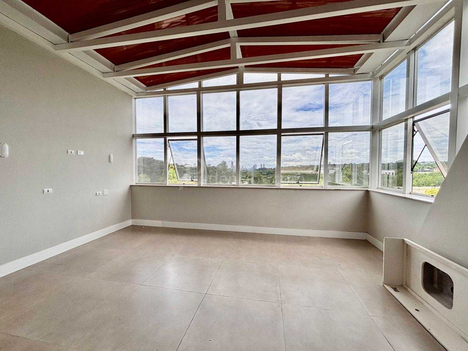 Apartamento  Duplex 159 m  com 3 Vagas para locação, entre Mer...