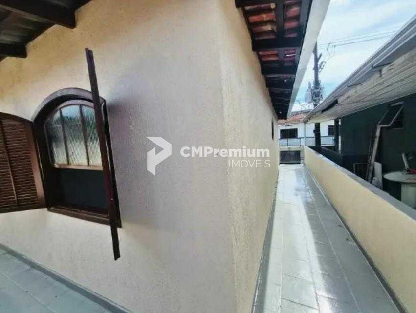 Sobrado à Venda em Matinhos  3 Quartos com Suíte, Churrasqueir...