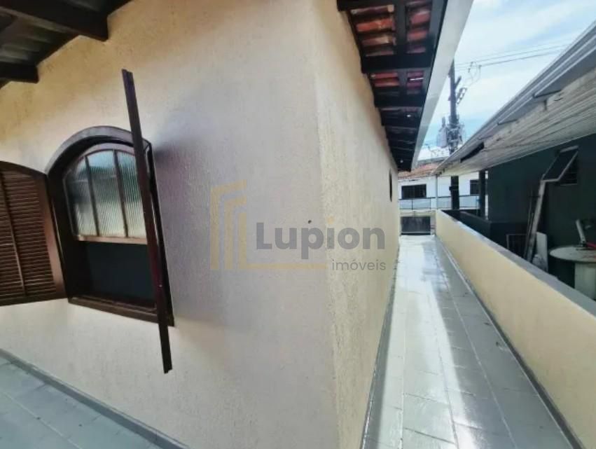 Sobrado à Venda em Matinhos  3 Quartos com Suíte, Churrasqueir...