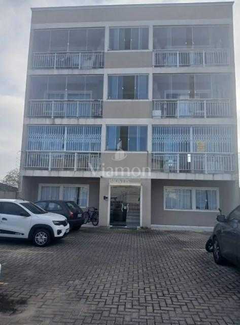 Apartamento com sacada, 2 quartos e vaga a 5 min do centro