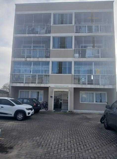 Apartamento com sacada, 2 quartos e vaga a 5 min do centro