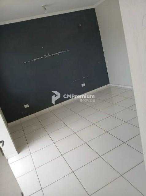 Apartamento com sacada, 2 quartos e vaga a 5 min do centro