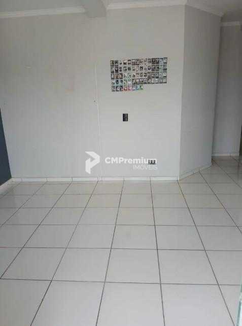 Apartamento com sacada, 2 quartos e vaga a 5 min do centro