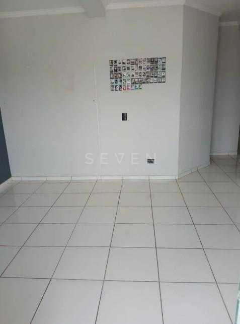 Apartamento com sacada, 2 quartos e vaga a 5 min do centro