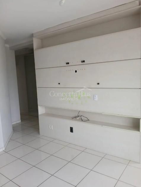 Apartamento com sacada, 2 quartos e vaga a 5 min do centro