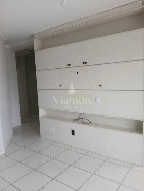 Apartamento com sacada, 2 quartos e vaga a 5 min do centro