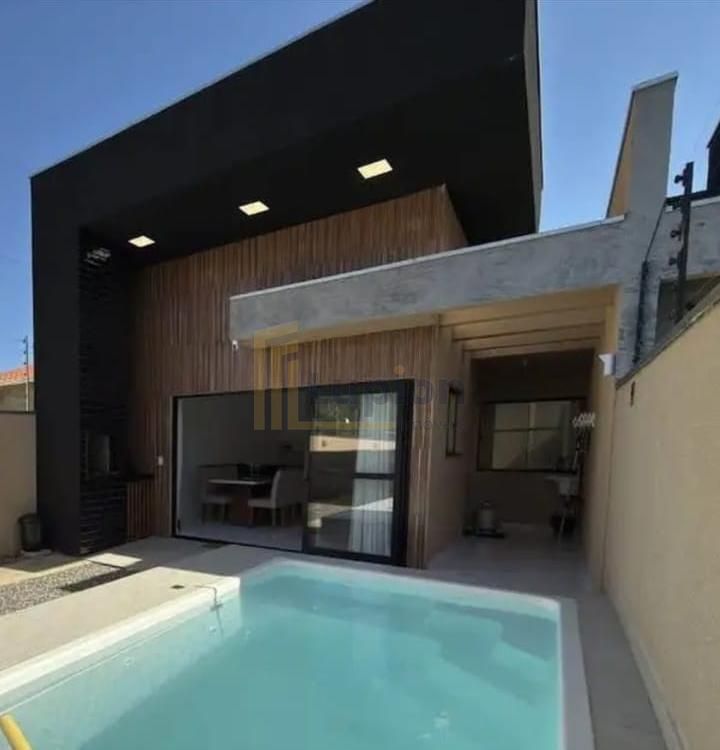 Casa Nova com Piscina e Pé-Direito Alto no Litoral de Guaratuba