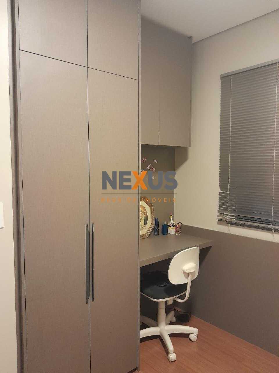 Apartamento à Venda em Rolândia com 3 Quartos, Sacada e Garage...