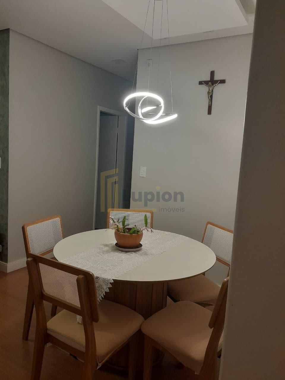 Apartamento à Venda em Rolândia com 3 Quartos, Sacada e Garage...