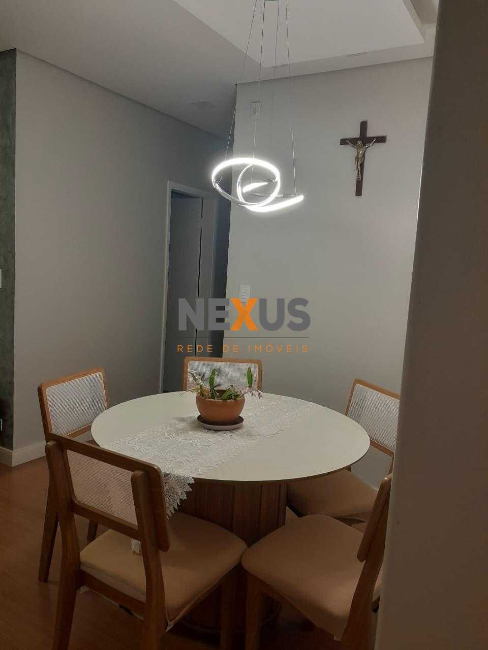 Apartamento à Venda em Rolândia com 3 Quartos e Garagem Coberta