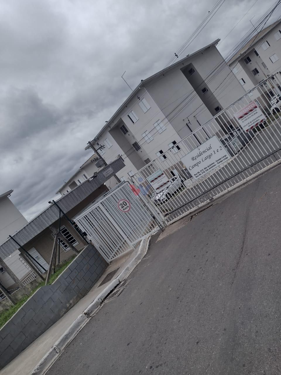 Apartamento Barato à Venda em Campo Largo com 2 Quartos, Garag...