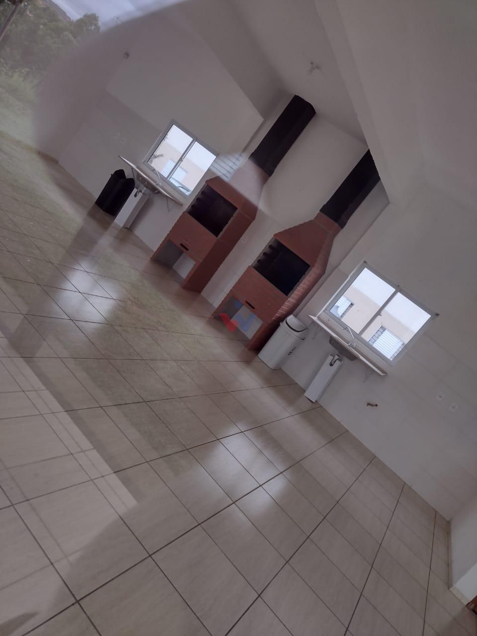 Apartamento Barato à Venda em Campo Largo com 2 Quartos, Garag...