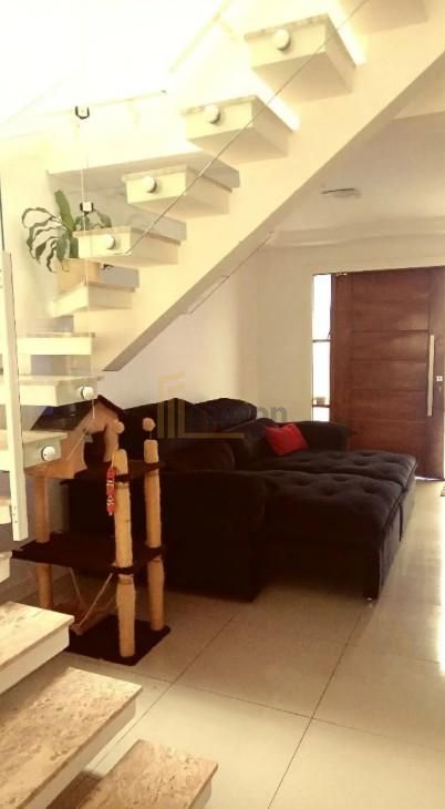 Sobrado Averbado em Condomínio Fechado Solar Florença no Umbará