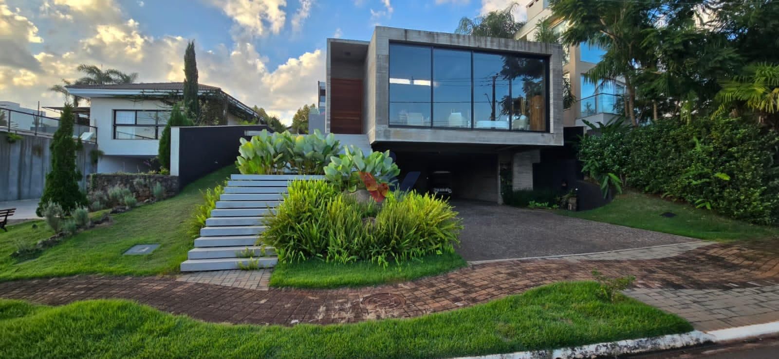 Lomas de Navarra  Mans?o Luxuosa com 4 Su?tes, Piscina e Conex...