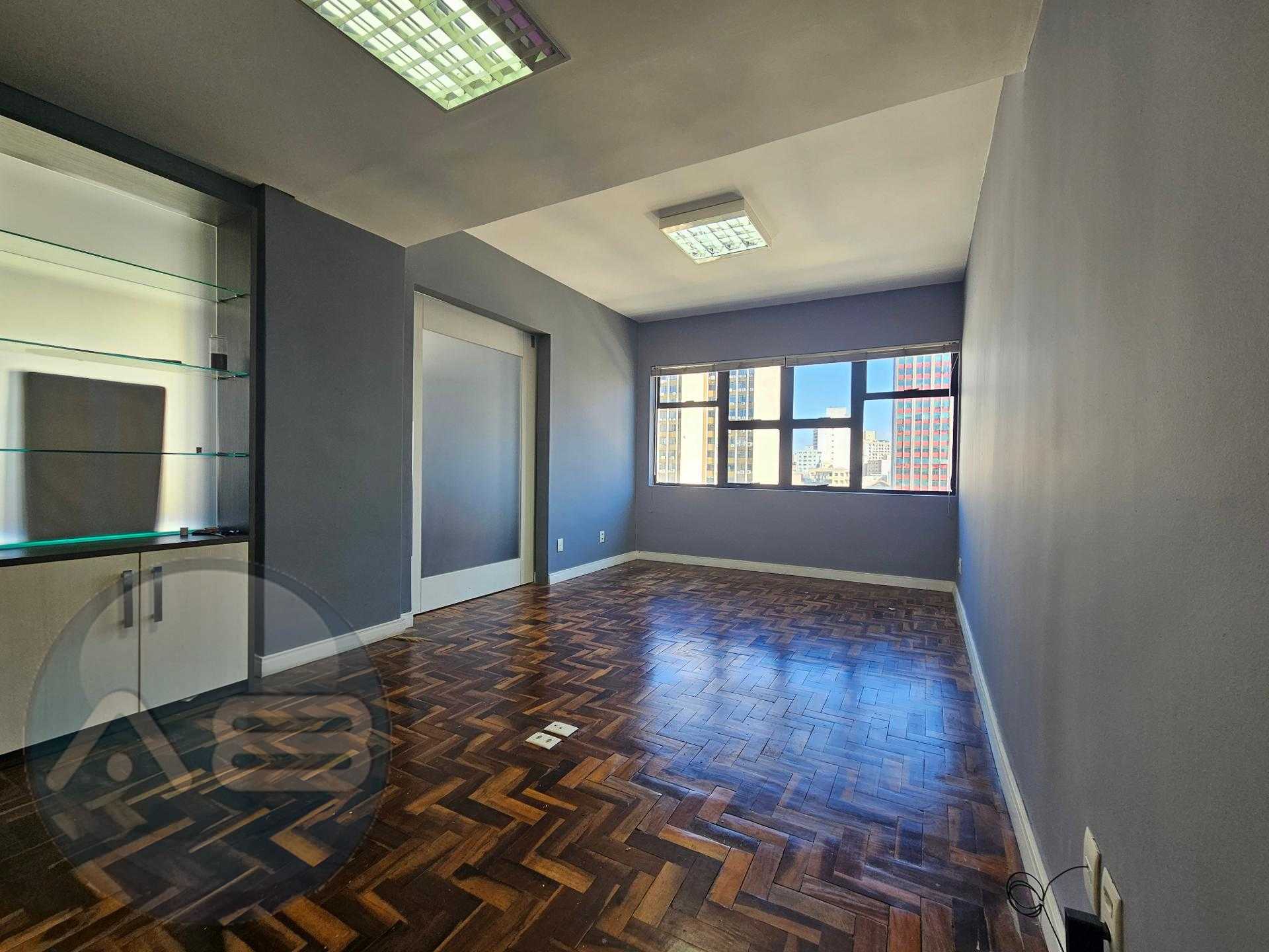 Sala comercial com 45,77m  para loca??o no Centro de Curitiba   