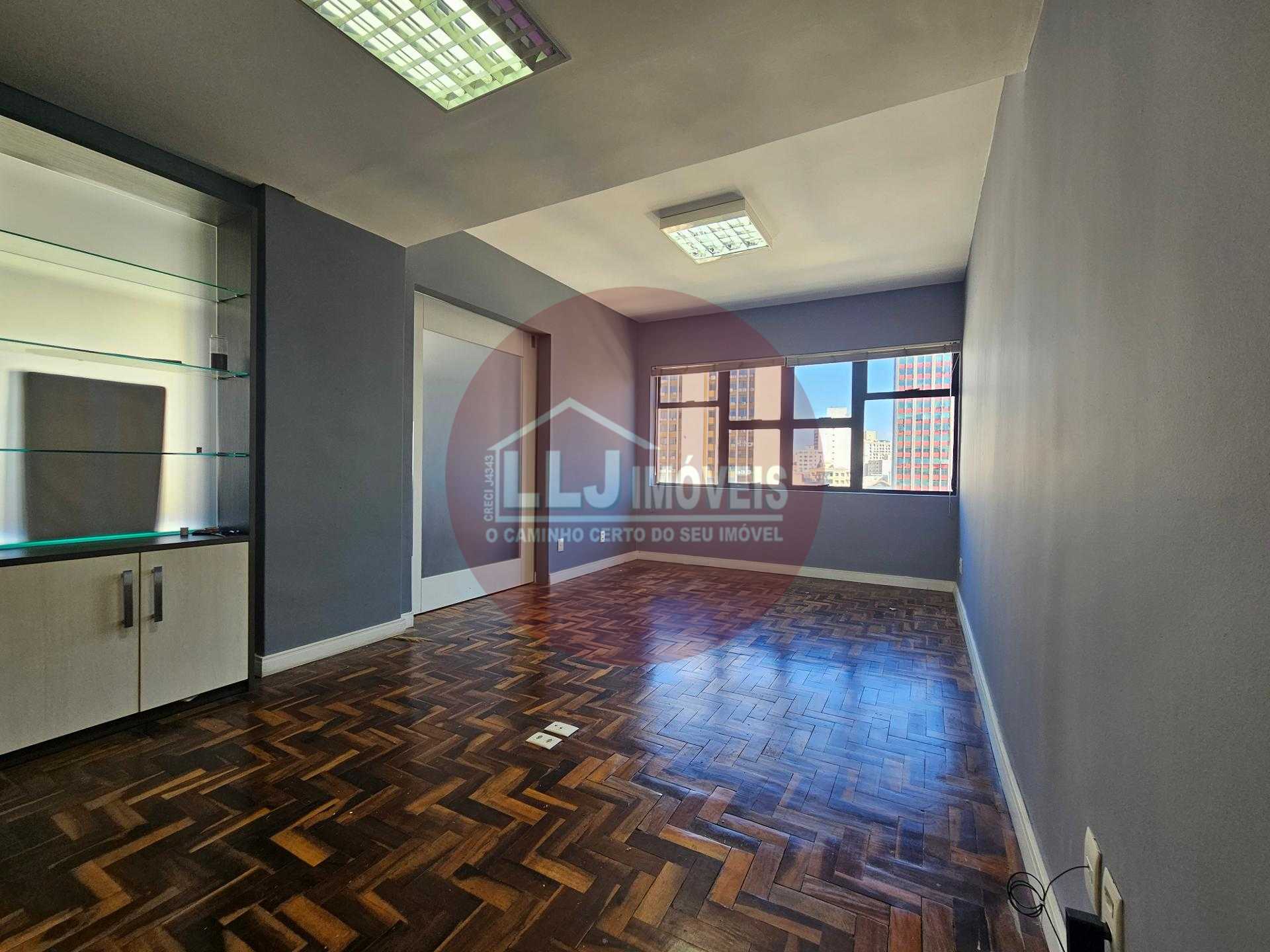 Sala comercial com 45,77m  para locação no Centro de Curitiba   