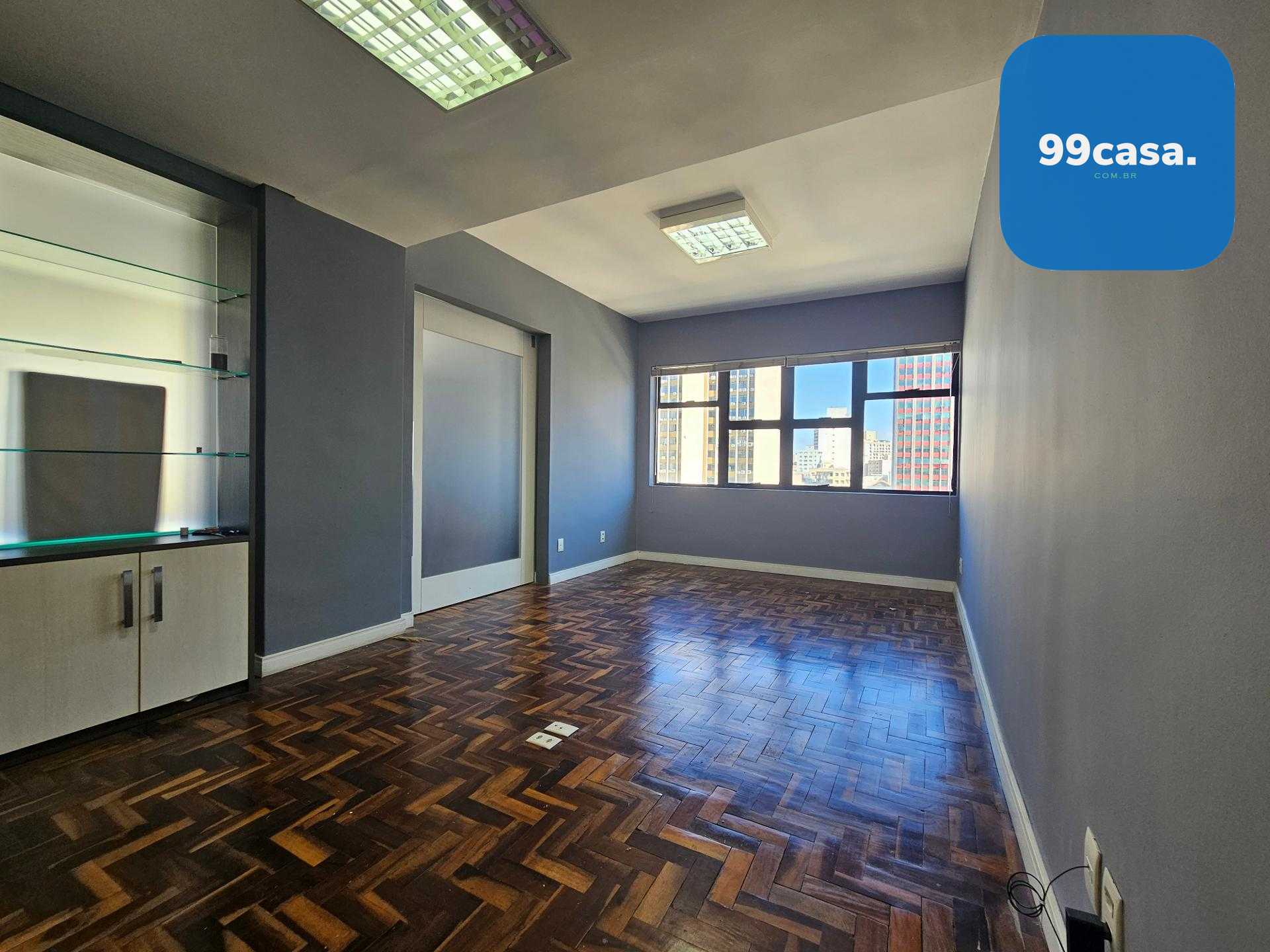 Sala comercial com 45,77m  para locação no Centro de Curitiba   