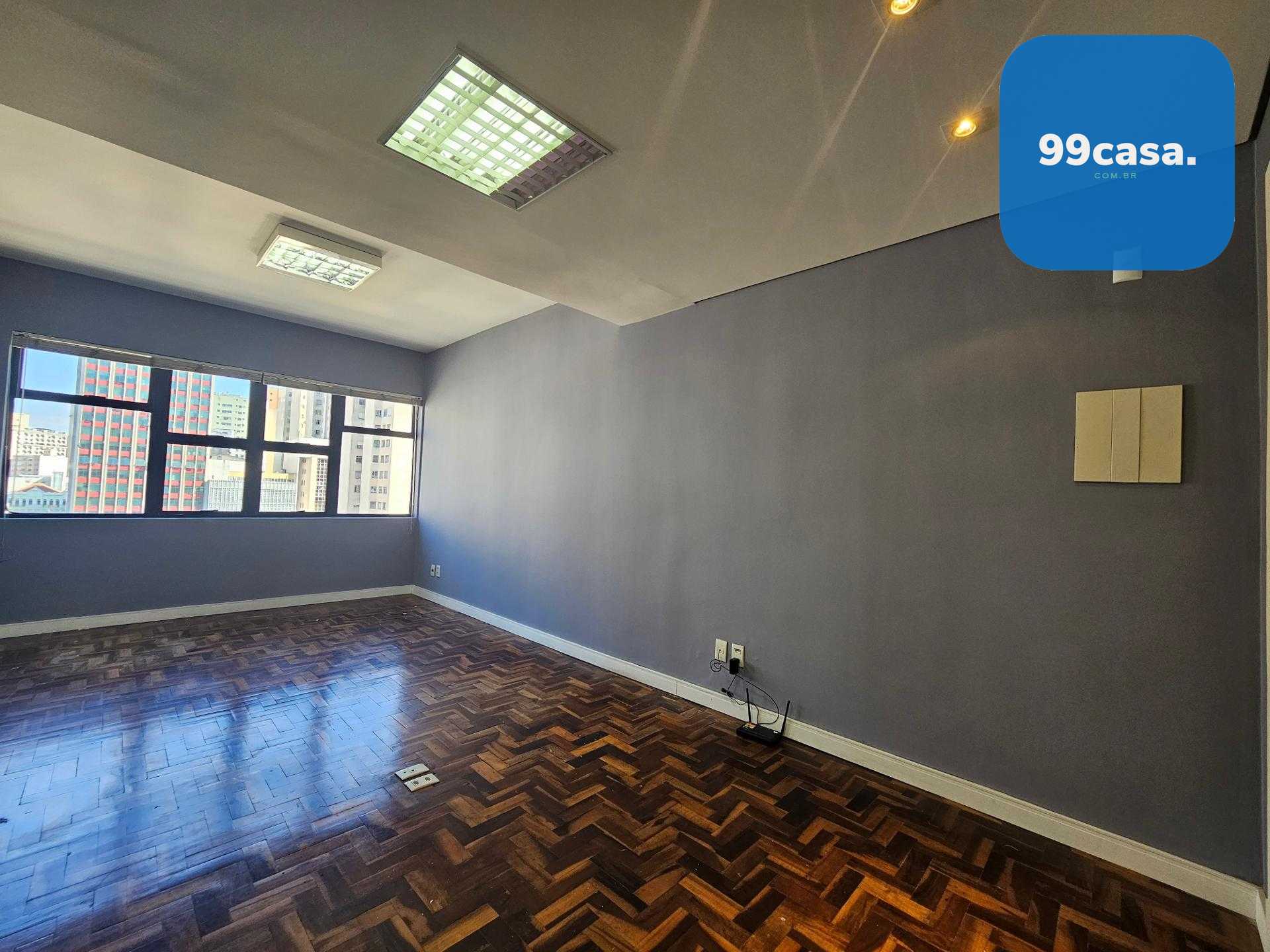 Sala comercial com 45,77m  para locação no Centro de Curitiba   