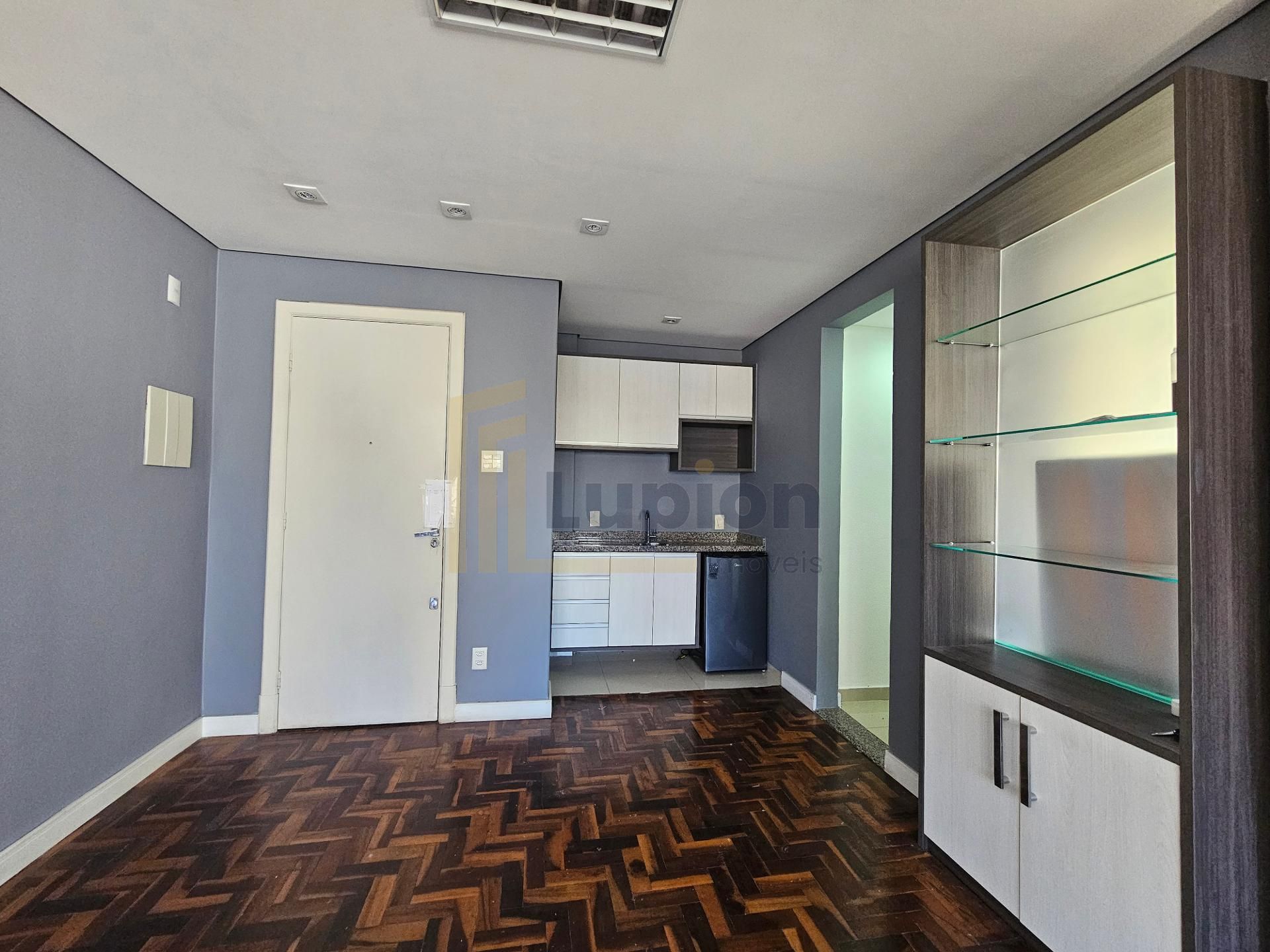 Sala comercial com 45,77m  para locação no Centro de Curitiba   