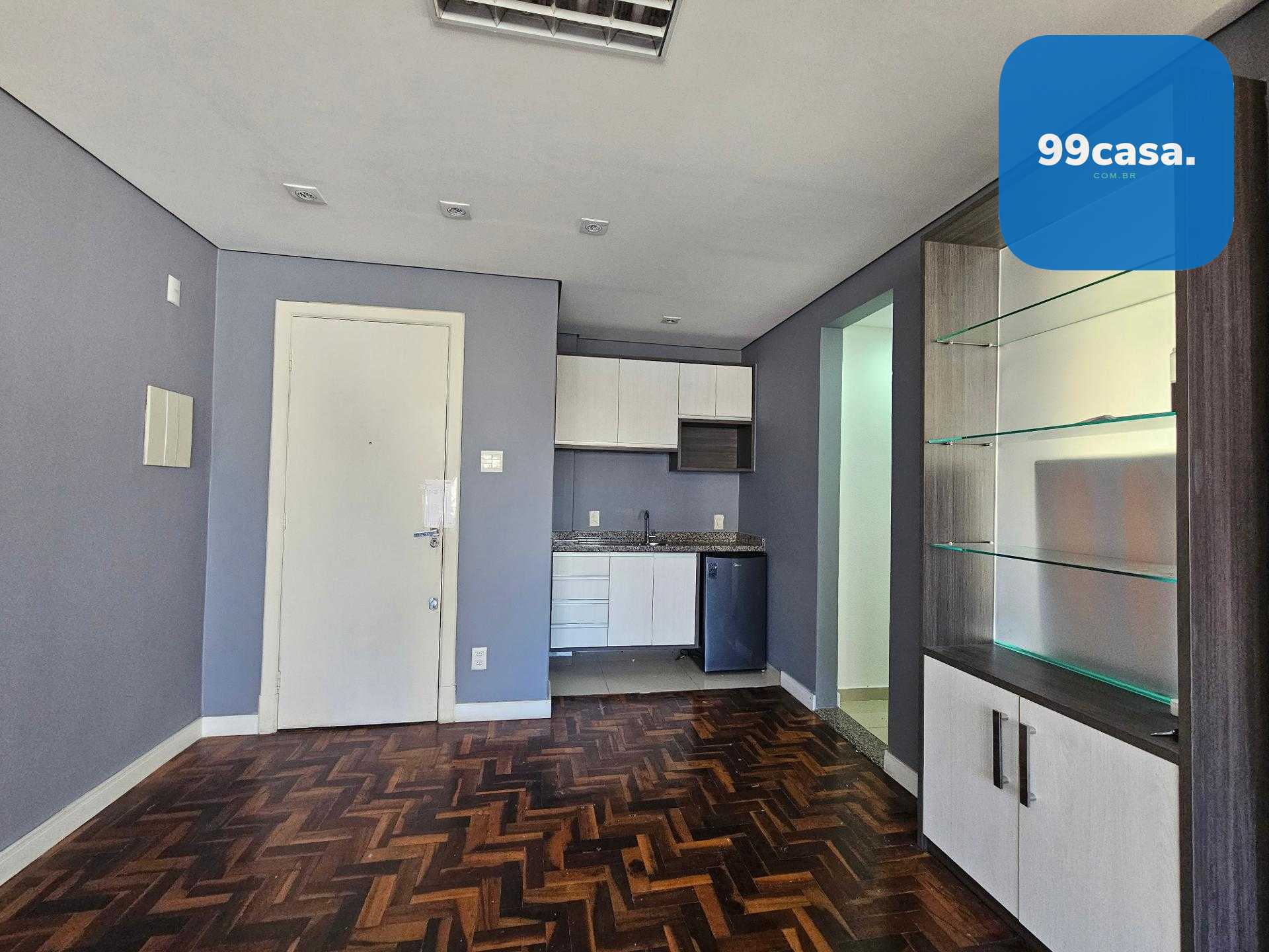 Sala comercial com 45,77m  para locação no Centro de Curitiba   