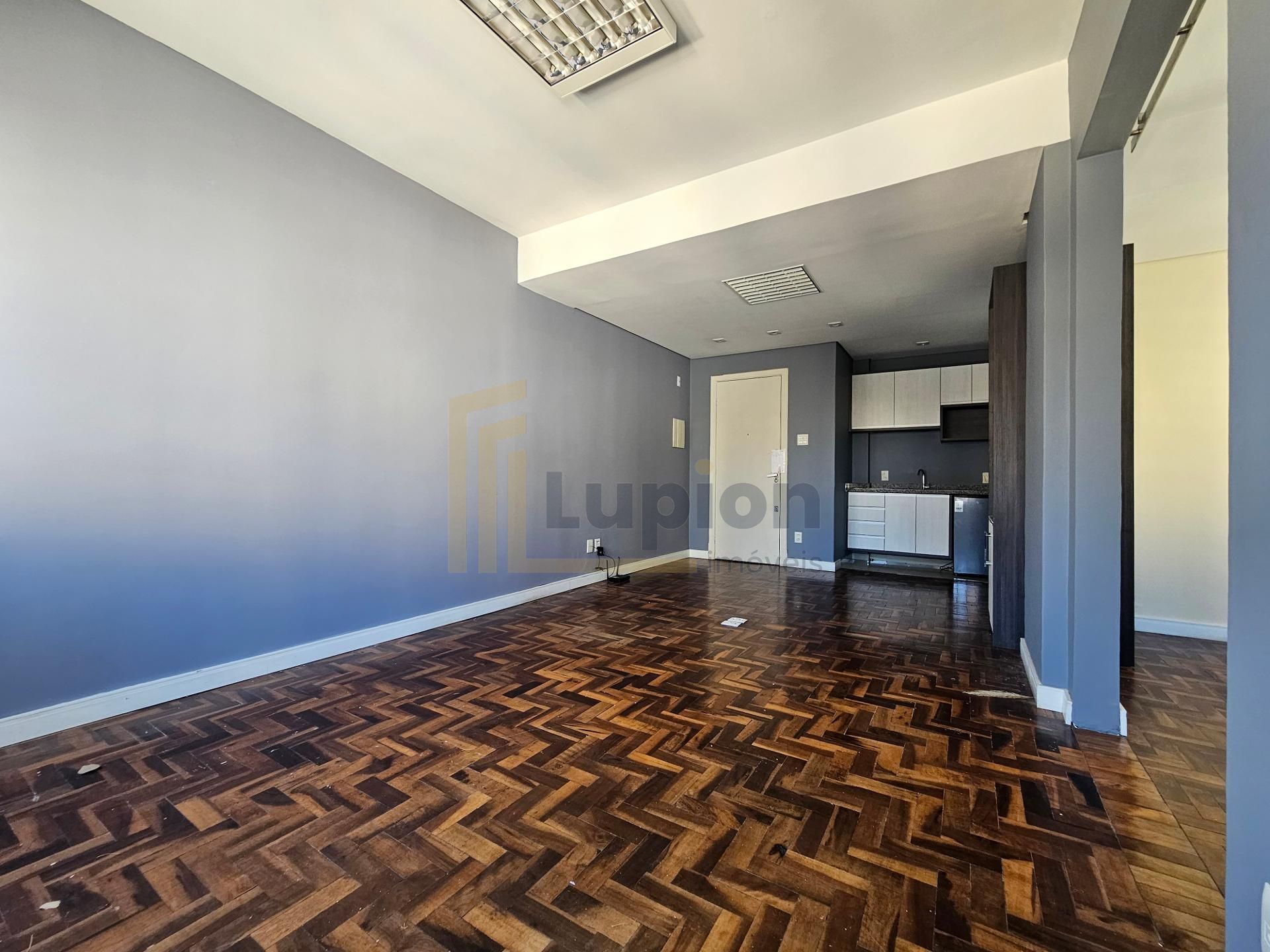 Sala comercial com 45,77m  para locação no Centro de Curitiba   