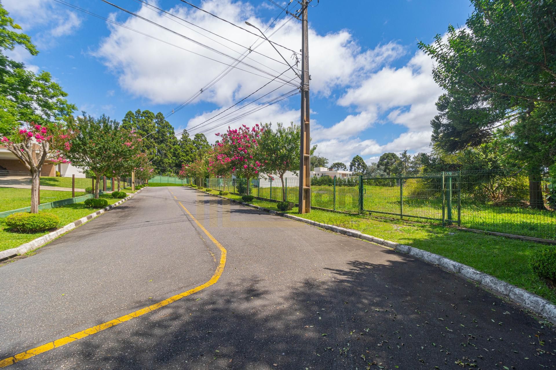 Casa térrea de alto padrão no Condomínio Iraí em Quatro Barras...