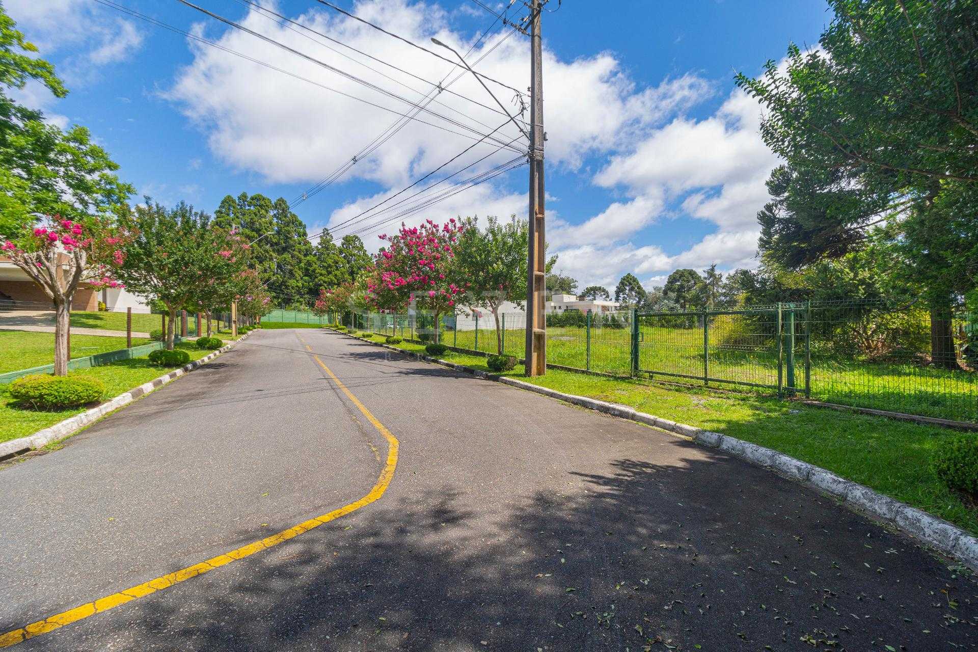 Casa térrea de alto padrão no Condomínio Iraí em Quatro Barras...