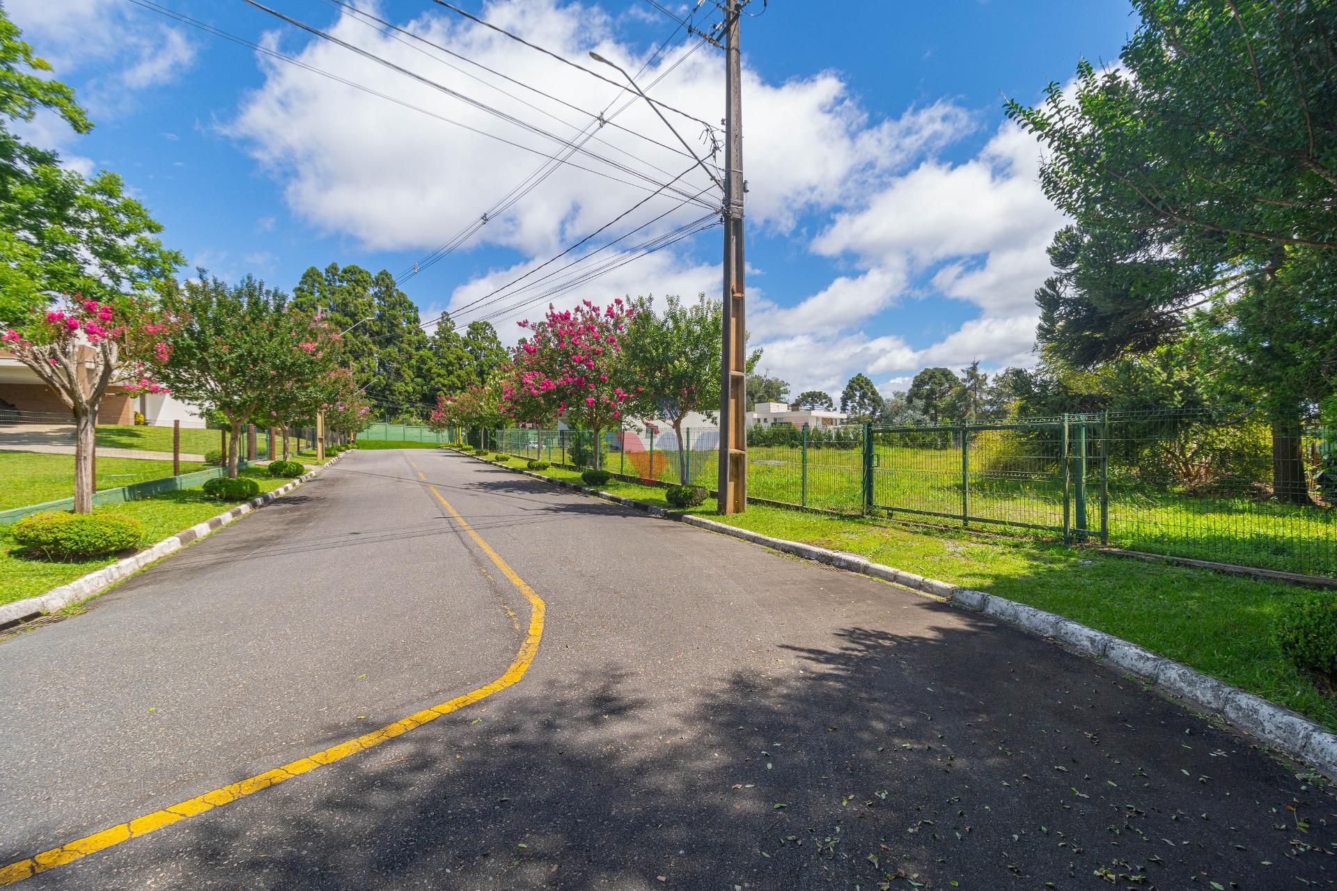Casa térrea de alto padrão no Condomínio Iraí em Quatro Barras...