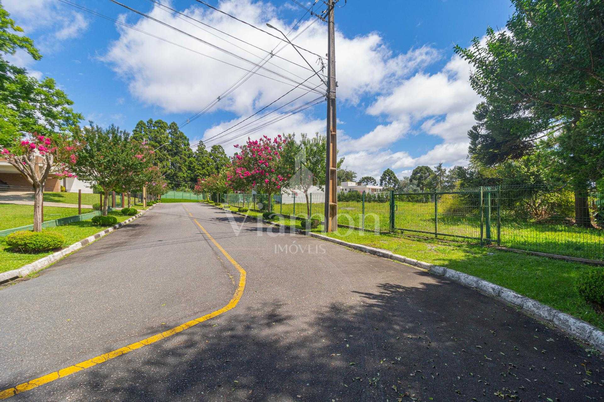 Casa térrea de alto padrão no Condomínio Iraí em Quatro Barras...