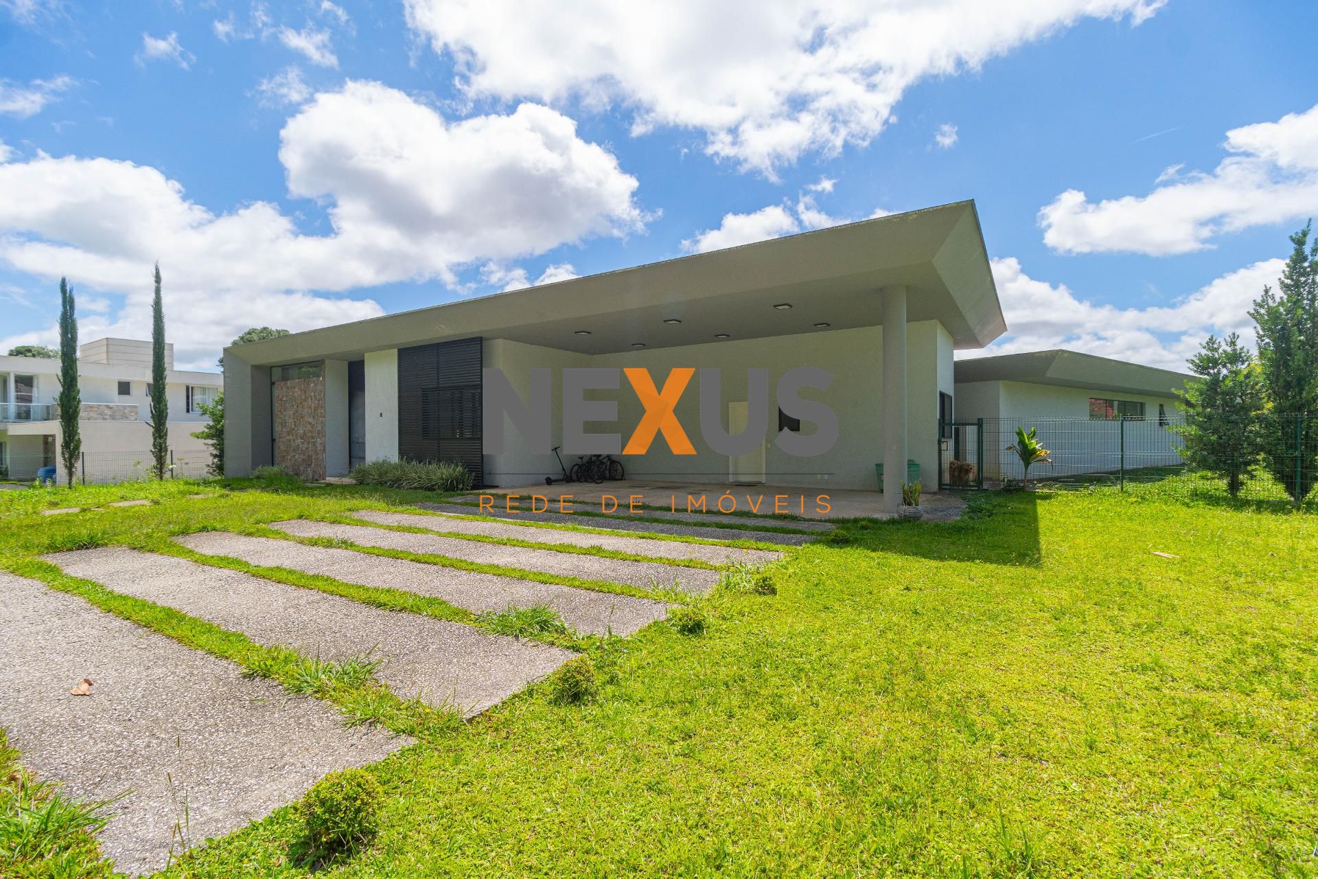 Casa térrea de alto padrão no Condomínio Iraí em Quatro Barras...