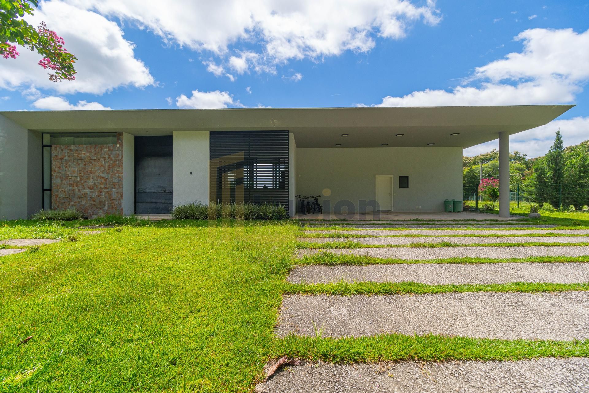 Casa térrea de alto padrão no Condomínio Iraí em Quatro Barras...