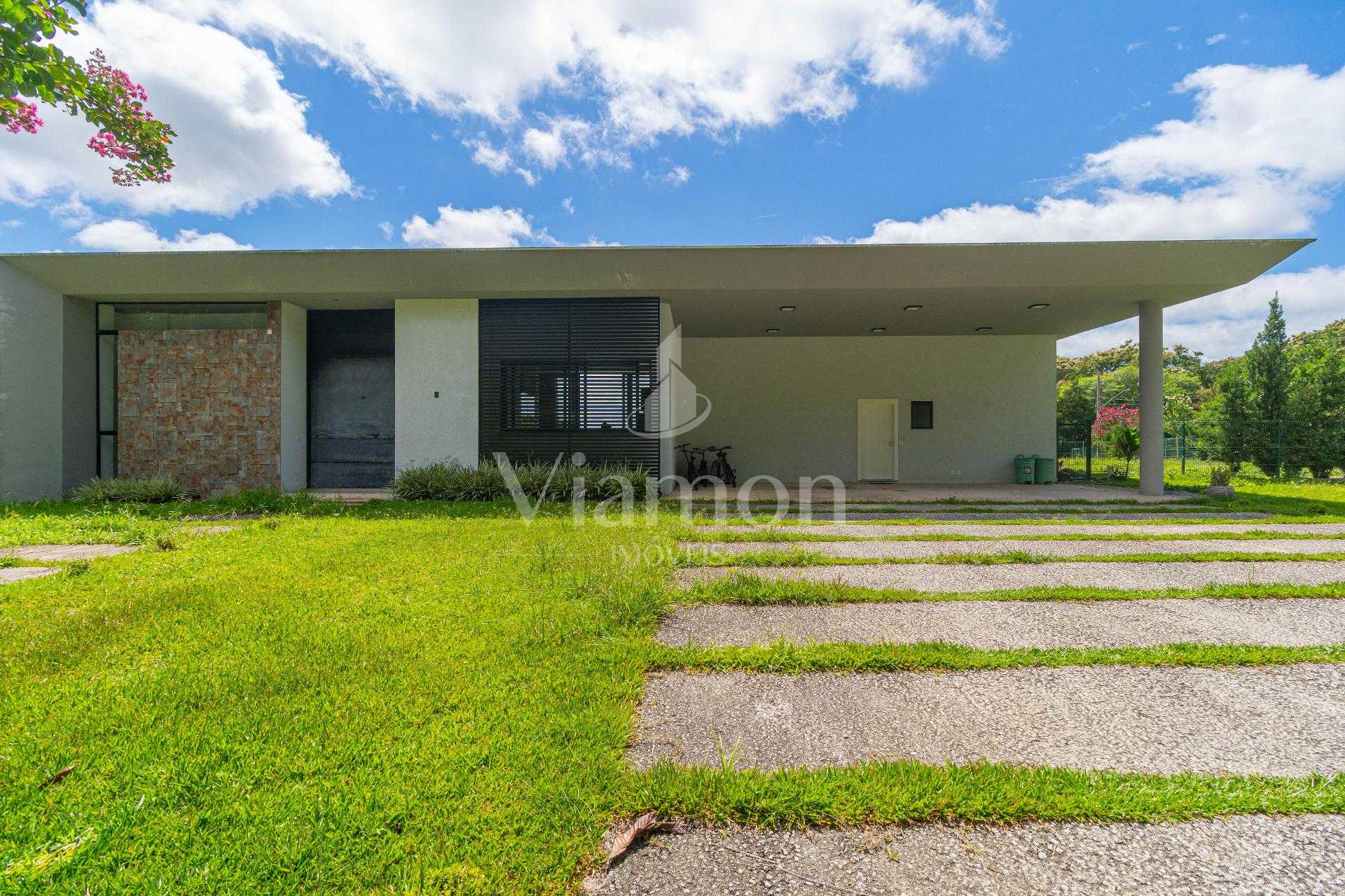 Casa térrea de alto padrão no Condomínio Iraí em Quatro Barras...