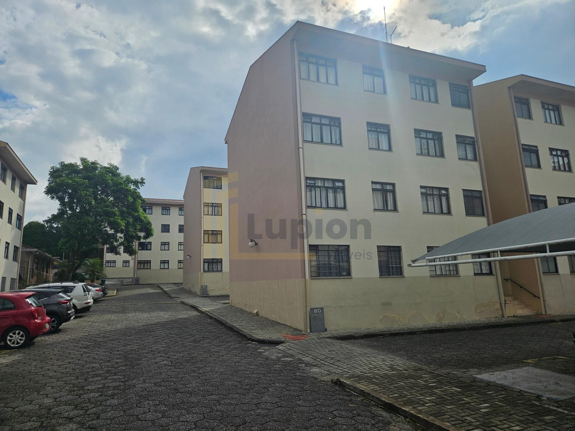 Apartamento em região nobre por apenas R  295 mil  localização...