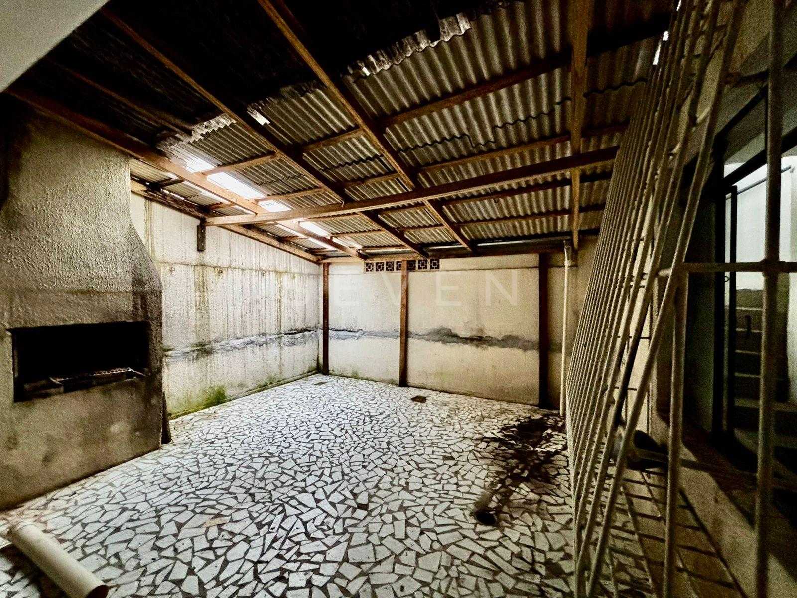 Sobrado no Fanny com Potencial de Reforma, Uso Comercial ou Re...