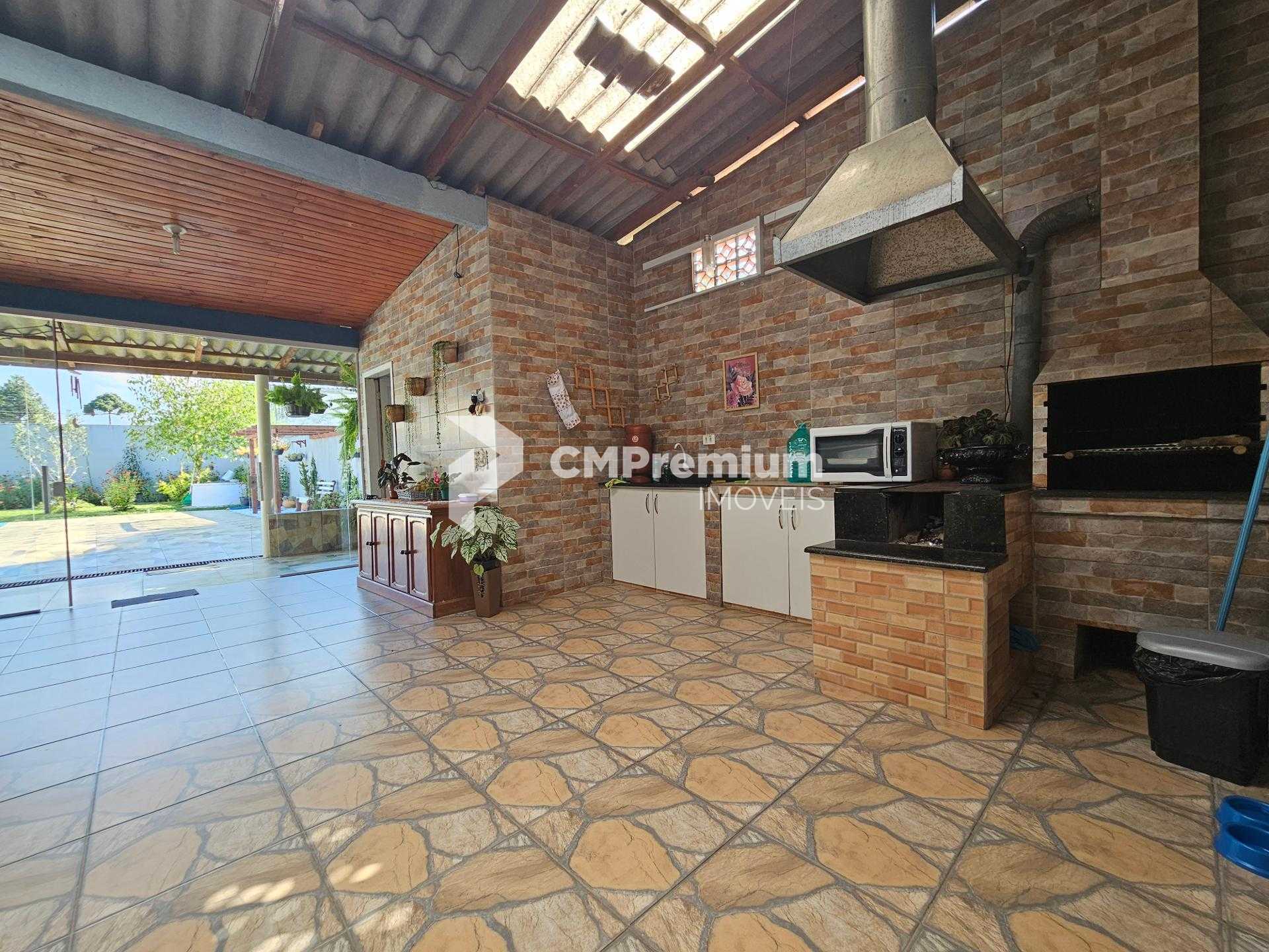 Casa com Piscina, Espaço Gourmet e Terreno de 675m  em São Jos...