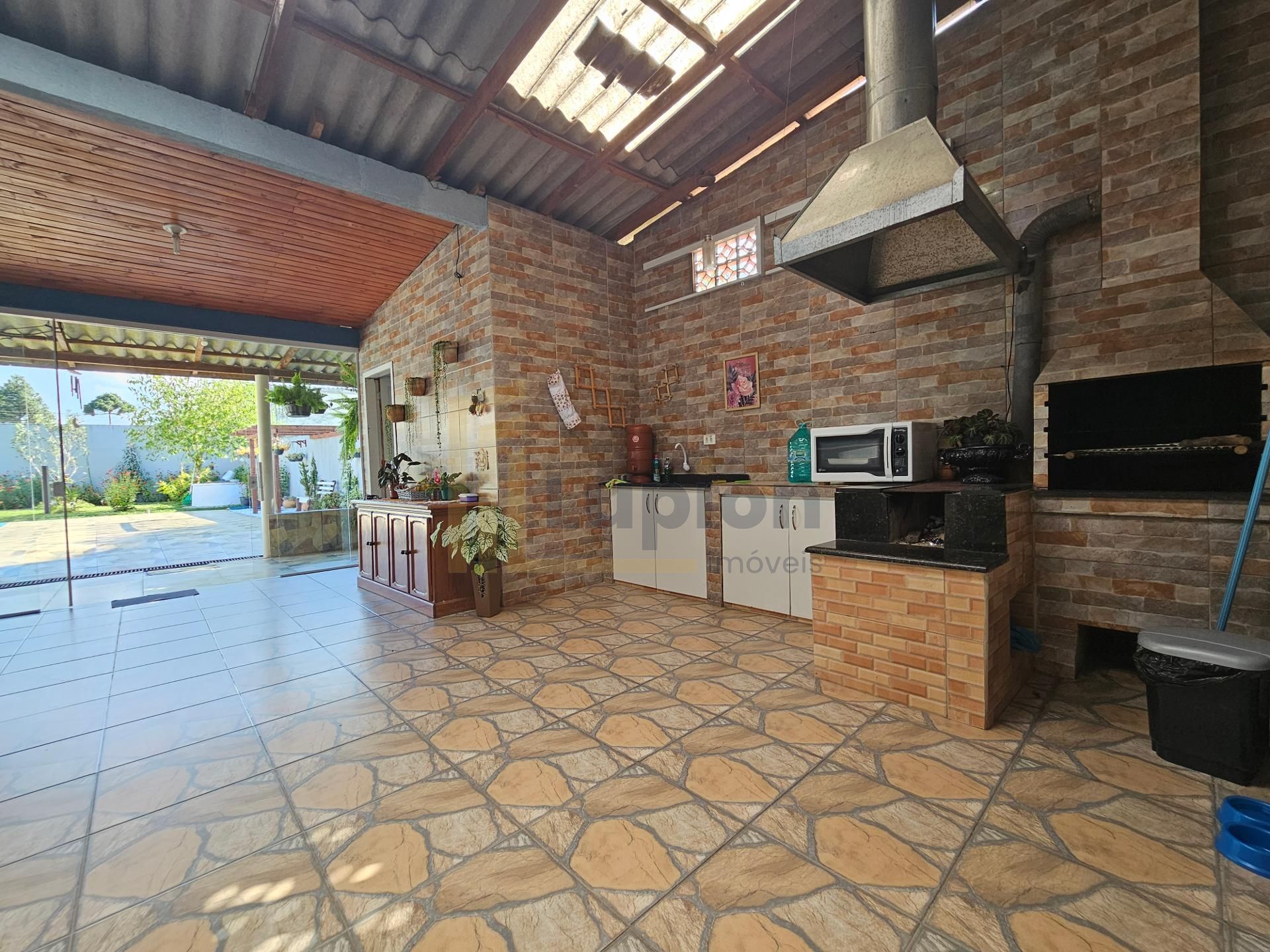 Casa com Piscina, Espaço Gourmet e Terreno de 675m  em São Jos...