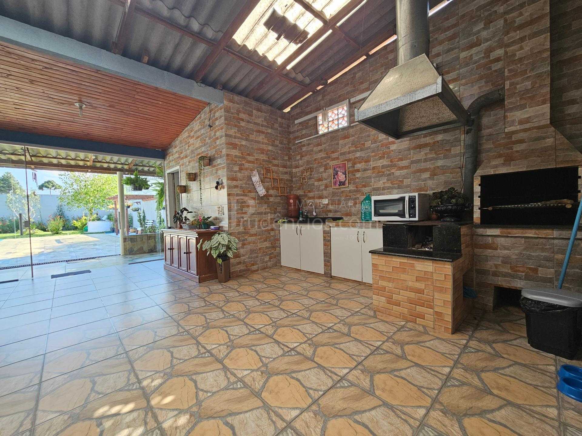 Casa com Piscina, Espaço Gourmet e Terreno de 675m  em São Jos...