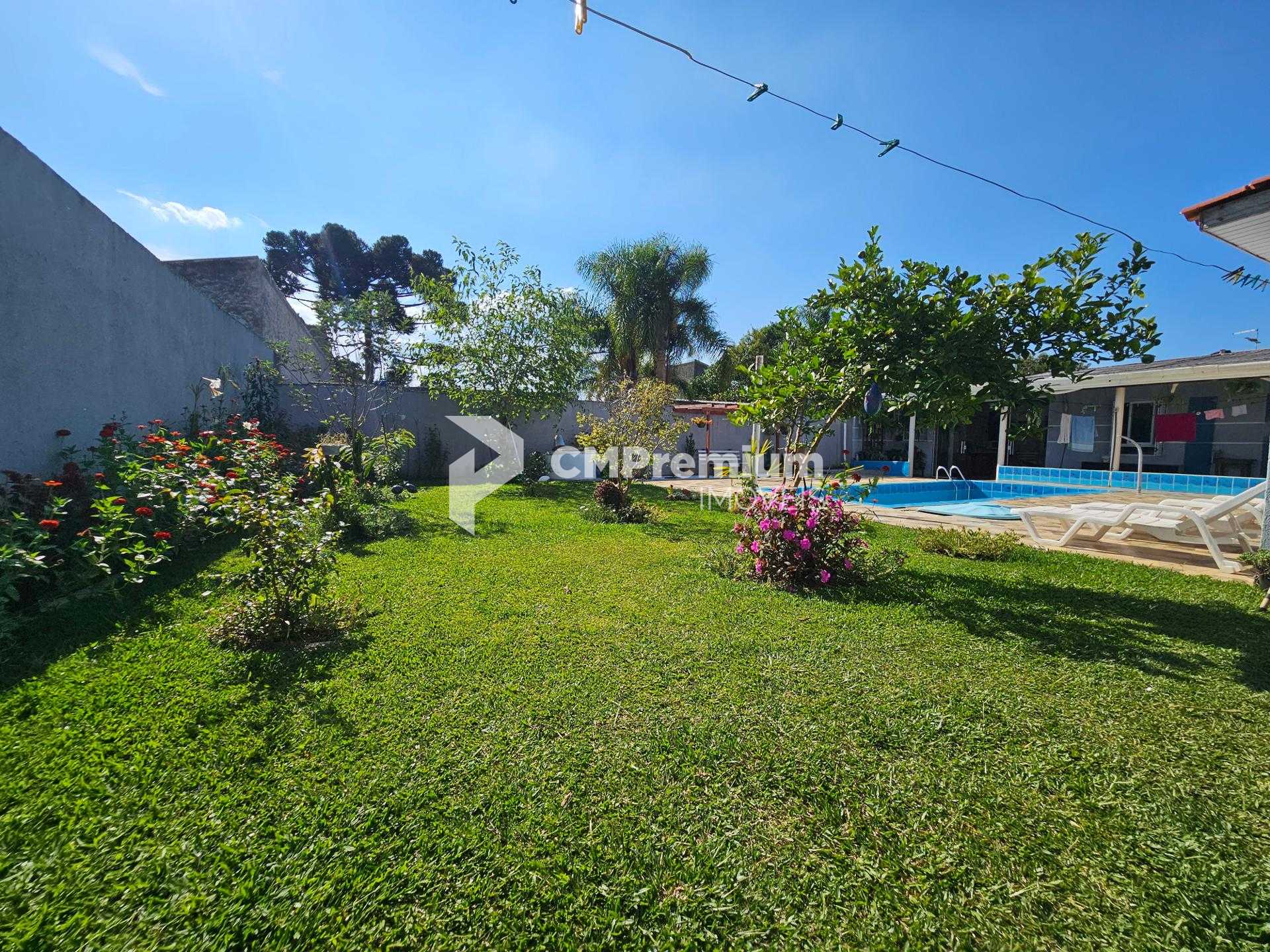 Casa com Piscina, Espaço Gourmet e Terreno de 675m  em São Jos...