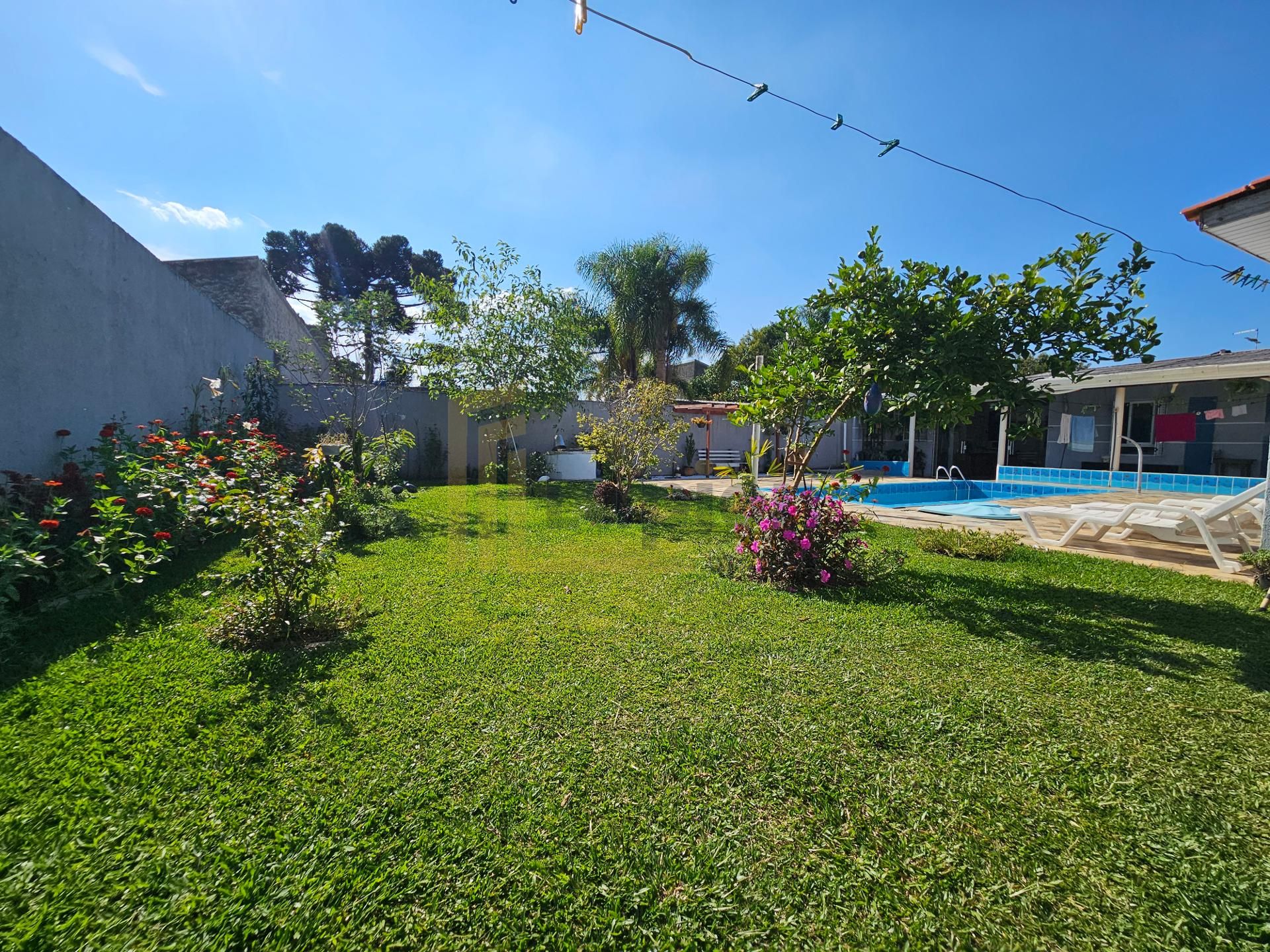 Casa com Piscina, Espaço Gourmet e Terreno de 675m  em São Jos...