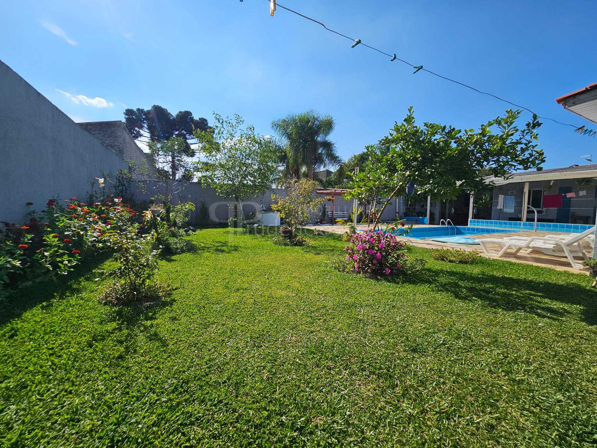 Casa com Piscina, Espaço Gourmet e Terreno de 675m  em São Jos...