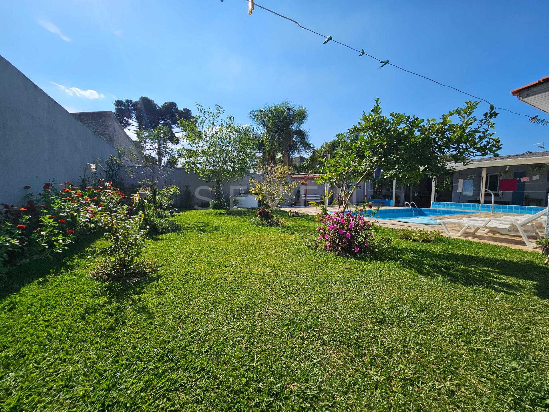 Casa com Piscina, Espaço Gourmet e Terreno de 675m  em São Jos...