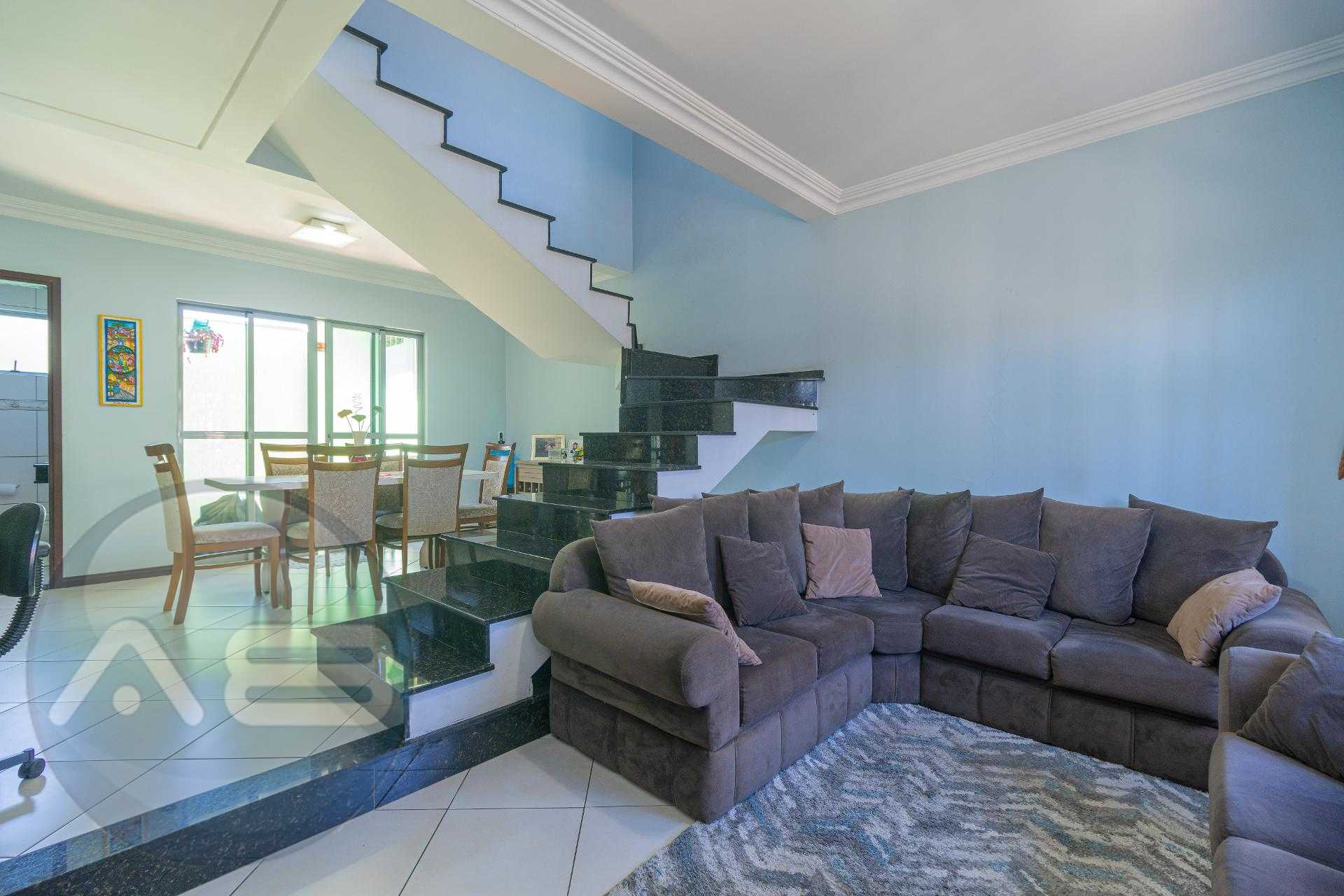 Imóvel Versátil no Sítio Cercado | Sobrado Triplex   Edificaçã...