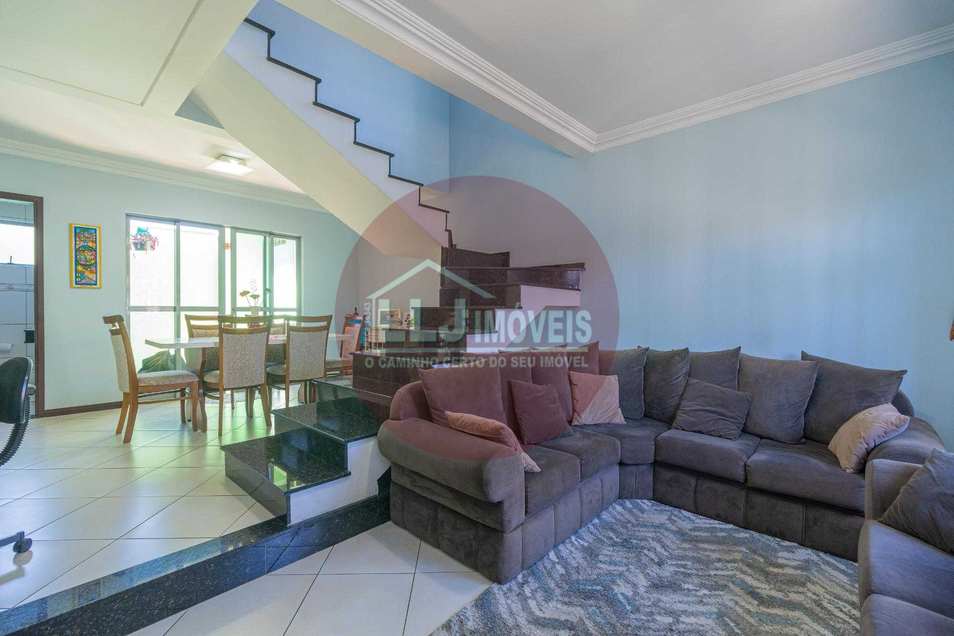 Imóvel Versátil no Sítio Cercado | Sobrado Triplex   Edificação Comercial para Renda