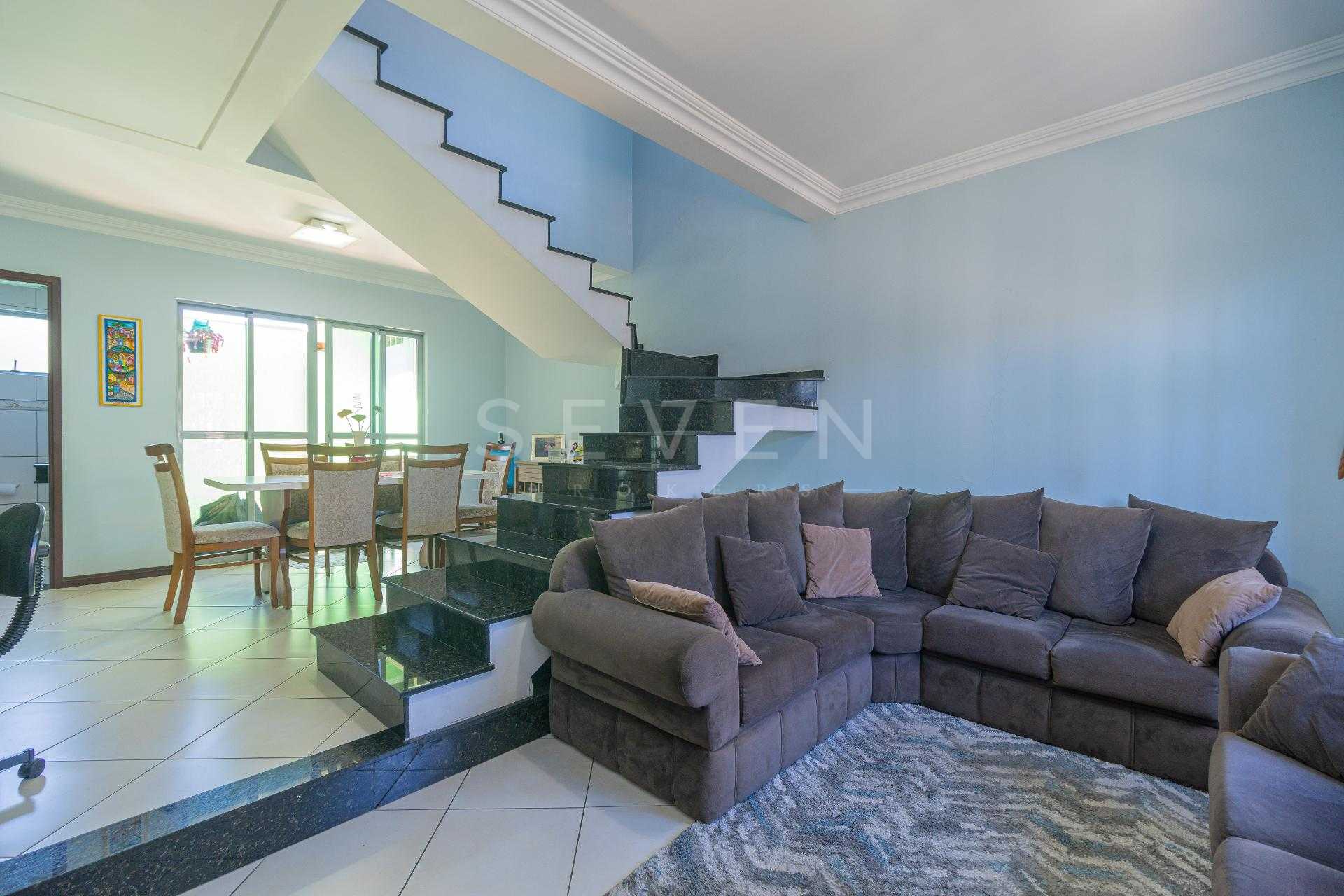 Imóvel Versátil no Sítio Cercado | Sobrado Triplex   Edificaçã...